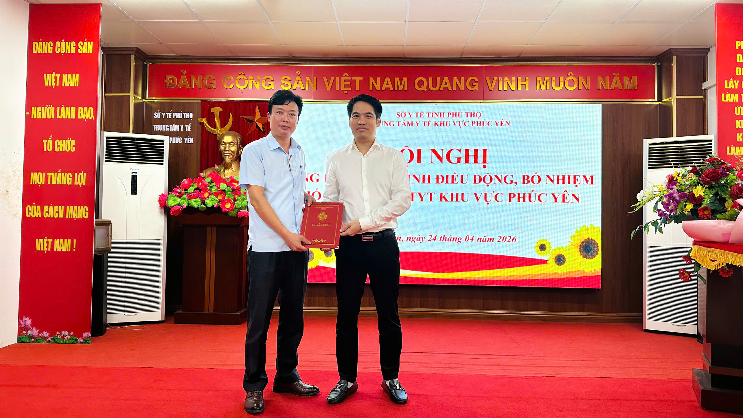 SỞ Y TẾ TỈNH PHÚ THỌ TỔ CHỨC HỘI NGHỊ CÔNG BỐ VÀ TRAO QUYẾT ĐỊNH ĐIỀU ĐỘNG, BỔ NHIỆM PHÓ GIÁM ĐỐC TRUNG TÂM Y TẾ KHU VỰC PHÚC YÊN