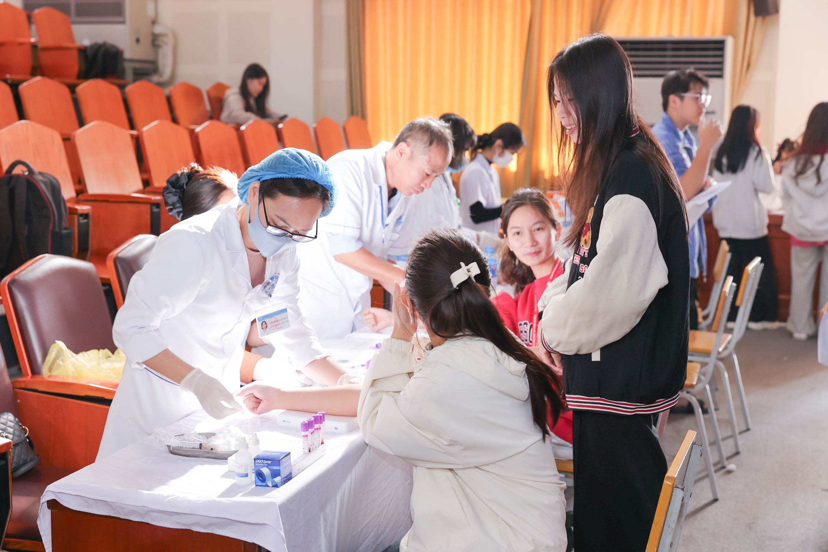 KHÁM SỨC KHOẺ CHO HƠN 3000 SINH VIÊN TRƯỜNG ĐẠI HỌC SƯ PHẠM HÀ NỘI 2